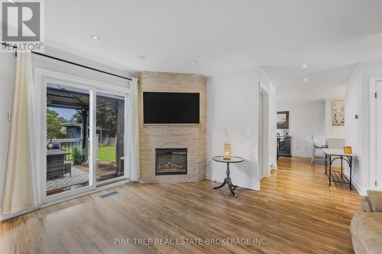 Photo 7 of 85 Elizabeth Street, Barrie ON
