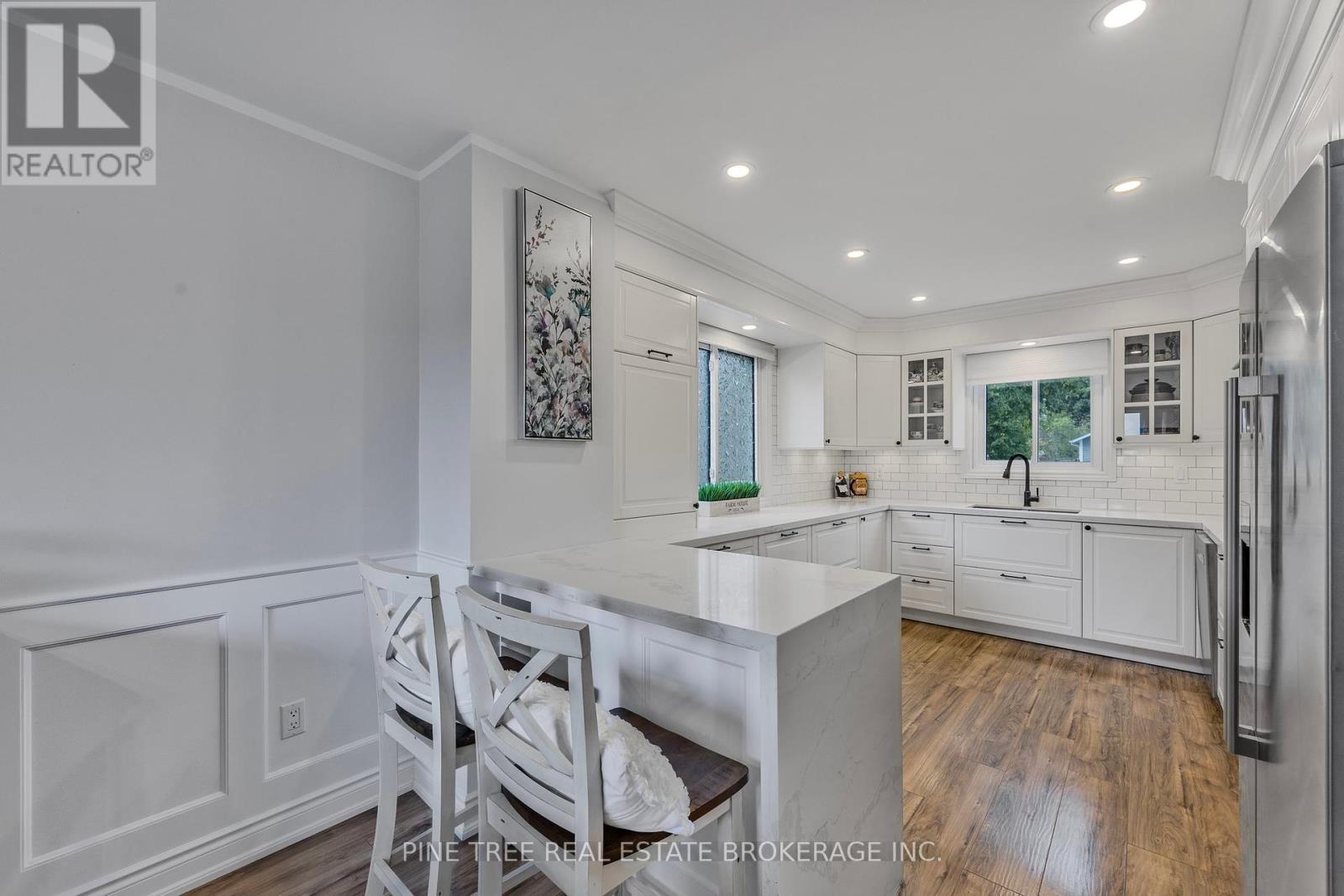 Photo 9 of 85 Elizabeth Street, Barrie ON