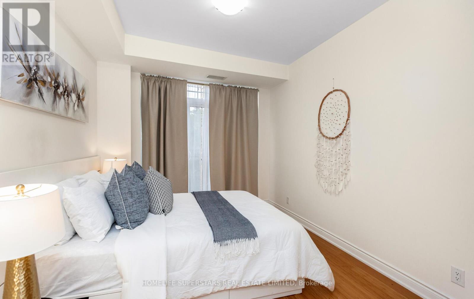 Photo 30 of 302 205 Lakeshore Road W, Oakville ON