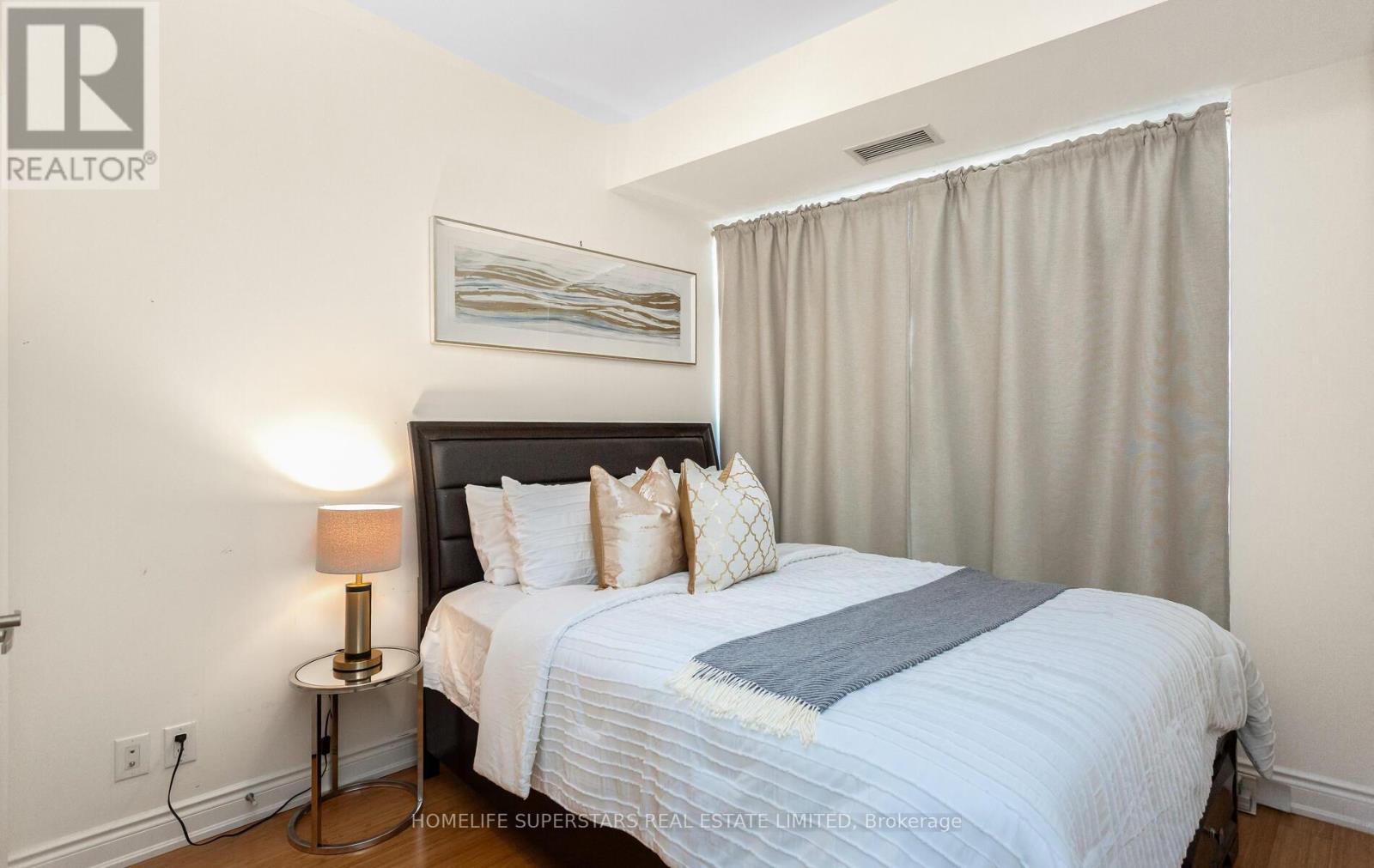 Photo 34 of 302 205 Lakeshore Road W, Oakville ON