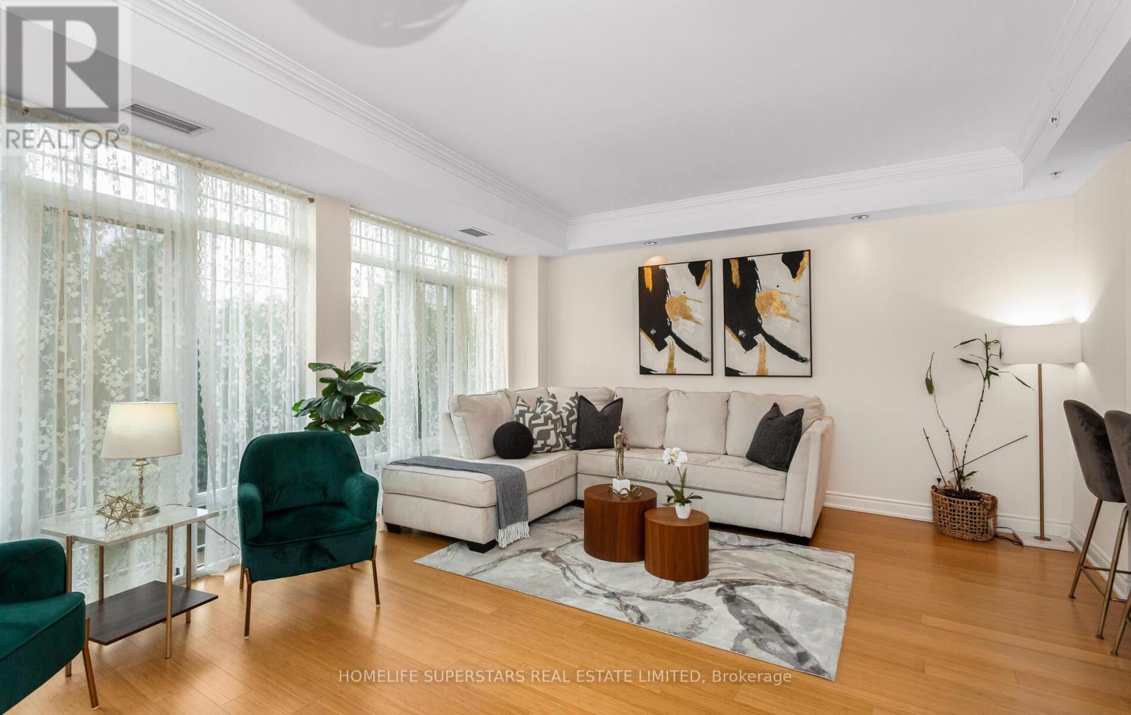 Photo 16 of 302 205 Lakeshore Road W, Oakville ON