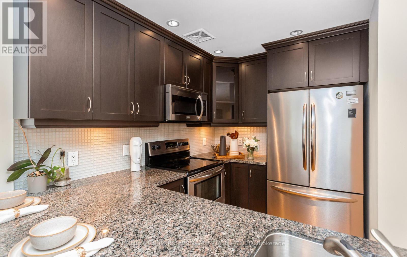 Photo 27 of 302 205 Lakeshore Road W, Oakville ON