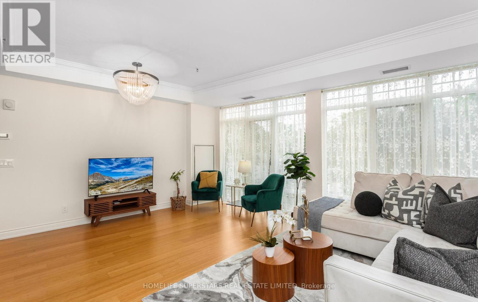 Photo 17 of 302 205 Lakeshore Road W, Oakville ON