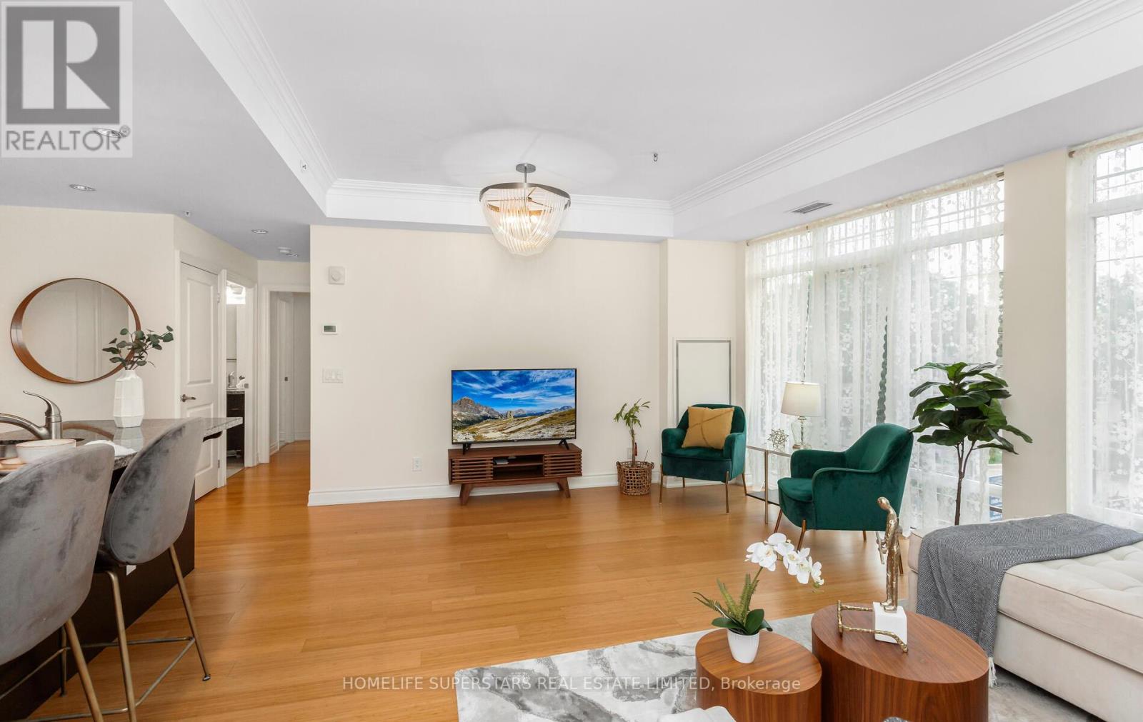 Photo 18 of 302 205 Lakeshore Road W, Oakville ON