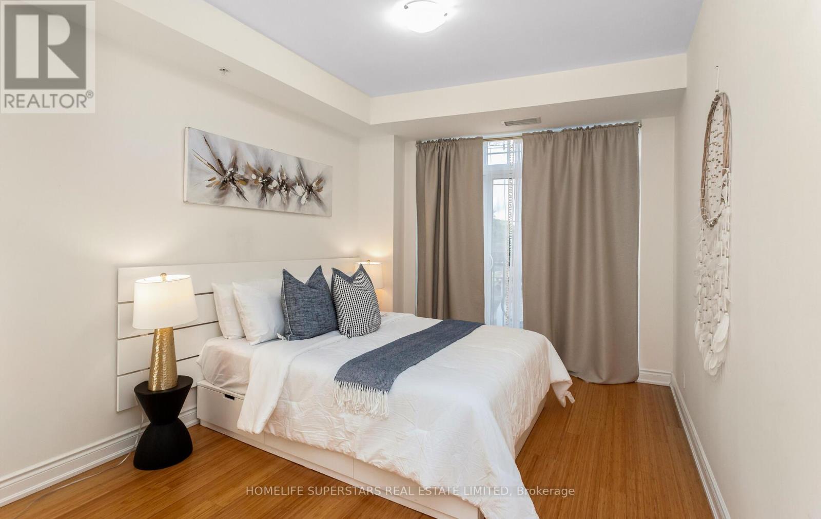 Photo 29 of 302 205 Lakeshore Road W, Oakville ON