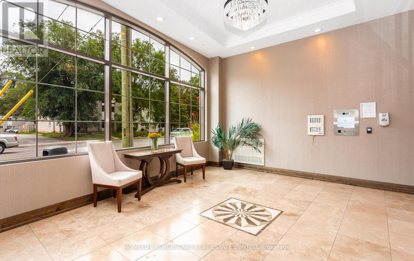 Photo 4 of 302 205 Lakeshore Road W, Oakville ON