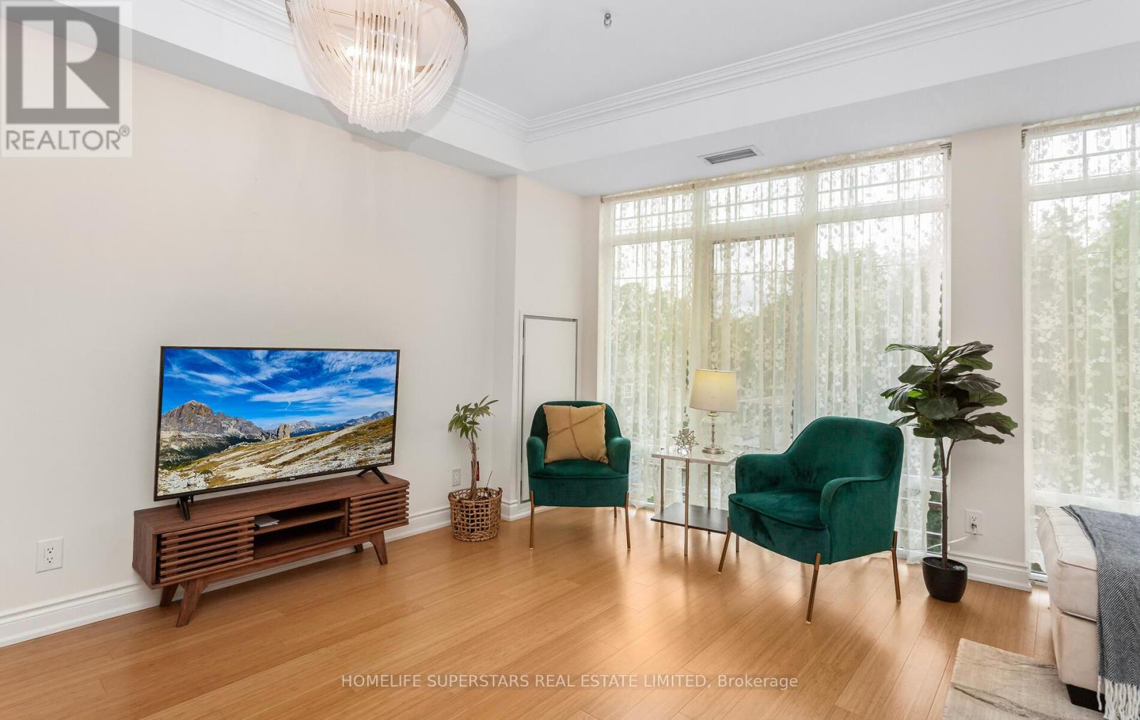 Photo 19 of 302 205 Lakeshore Road W, Oakville ON