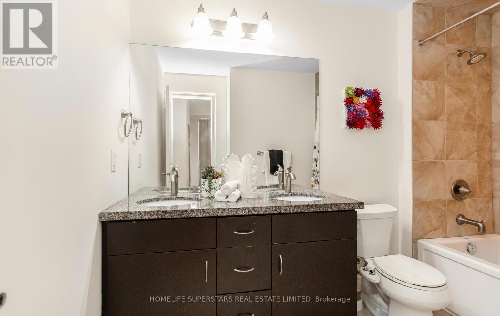 Photo 32 of 302 205 Lakeshore Road W, Oakville ON