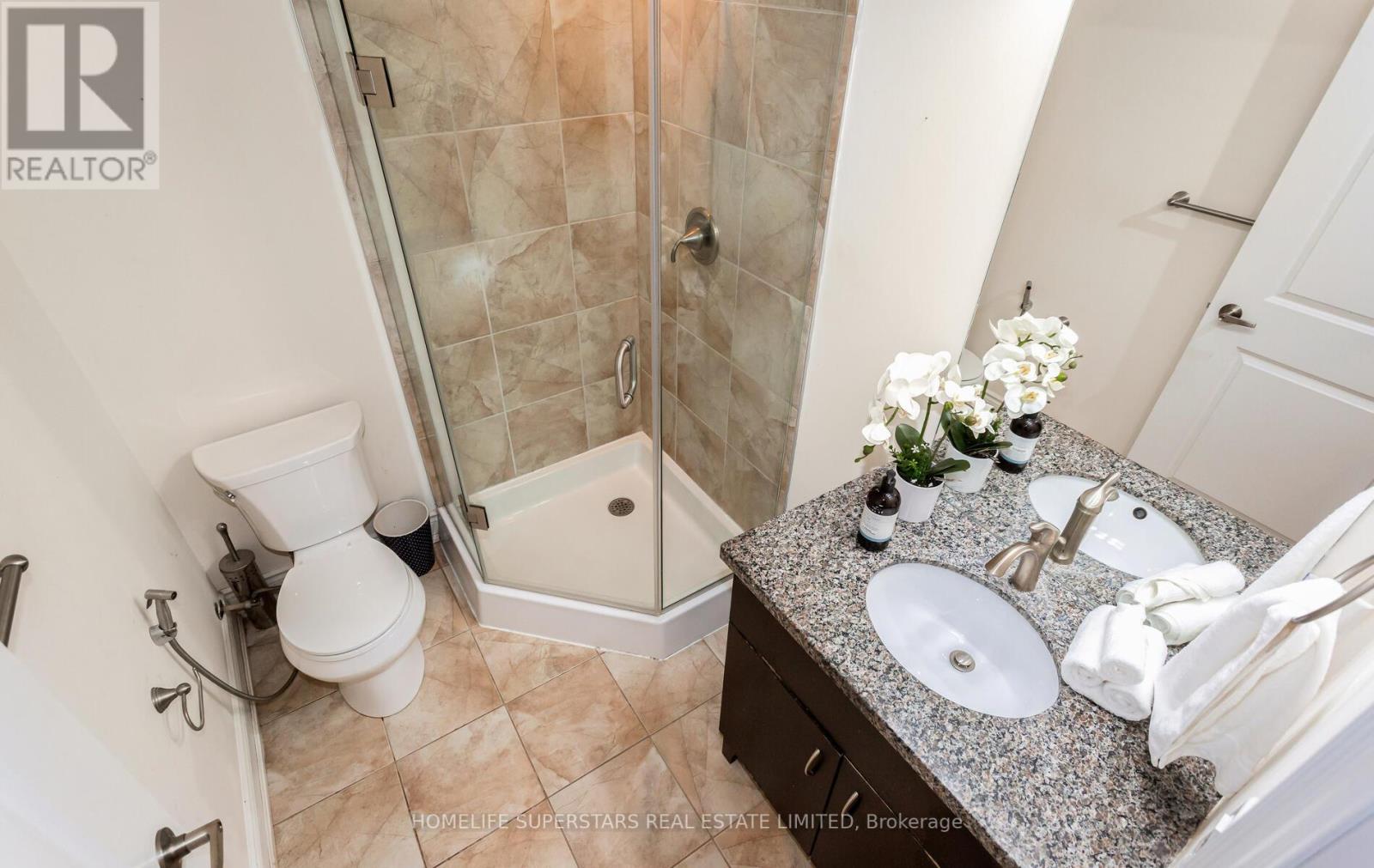 Photo 37 of 302 205 Lakeshore Road W, Oakville ON
