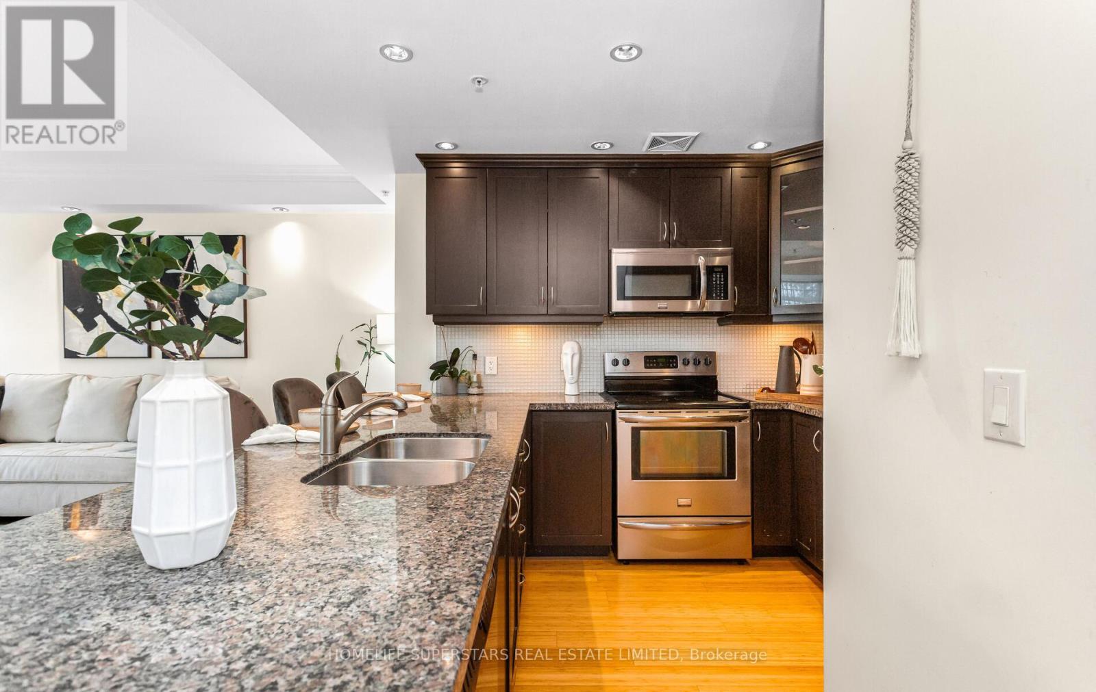 Photo 26 of 302 205 Lakeshore Road W, Oakville ON