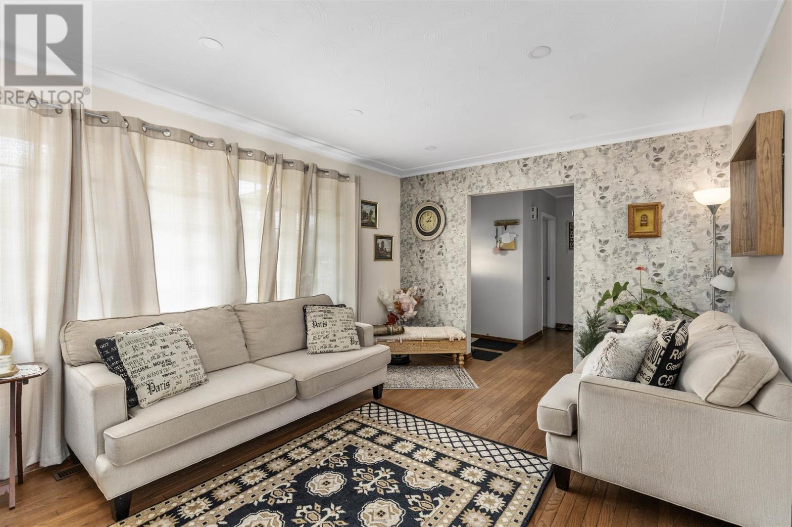 Photo 4 of 185 Plaintree Dr, Sault Ste Marie ON