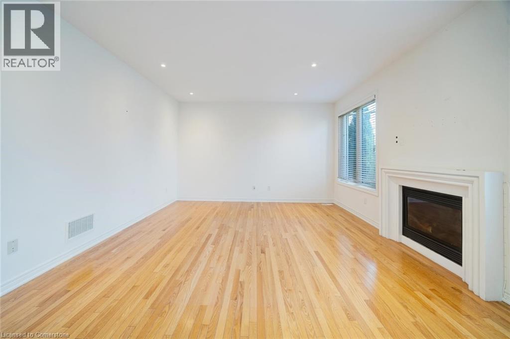 Photo 8 of 6 Weekes Avenue, Richmond Hill ON
