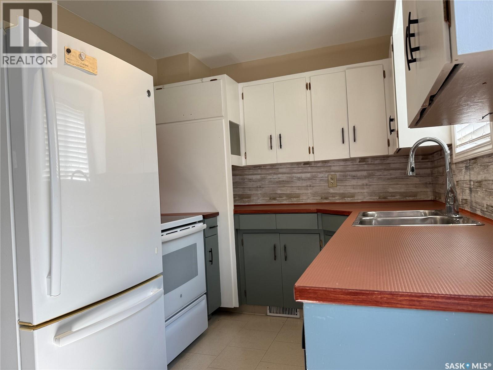 Photo 12 of 151 Coteau Street W, Moose Jaw SK