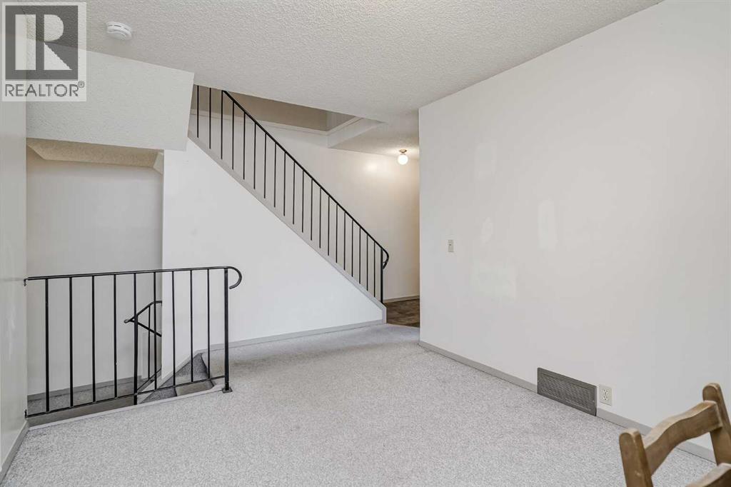 Photo 8 of 25 99 Midpark Gardens Se, Calgary AB