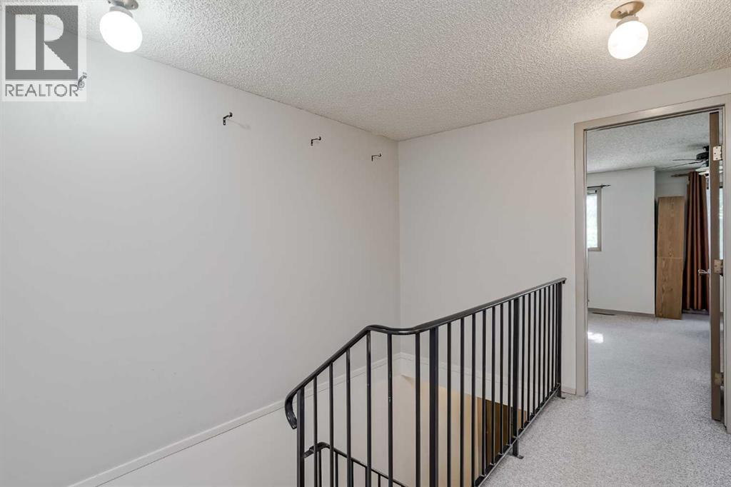Photo 19 of 25 99 Midpark Gardens Se, Calgary AB