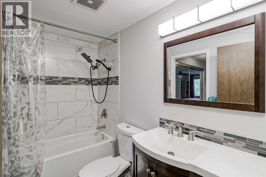 Photo 3 of 25 99 Midpark Gardens Se, Calgary AB