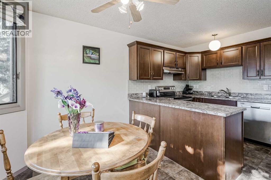 Photo 12 of 25 99 Midpark Gardens Se, Calgary AB
