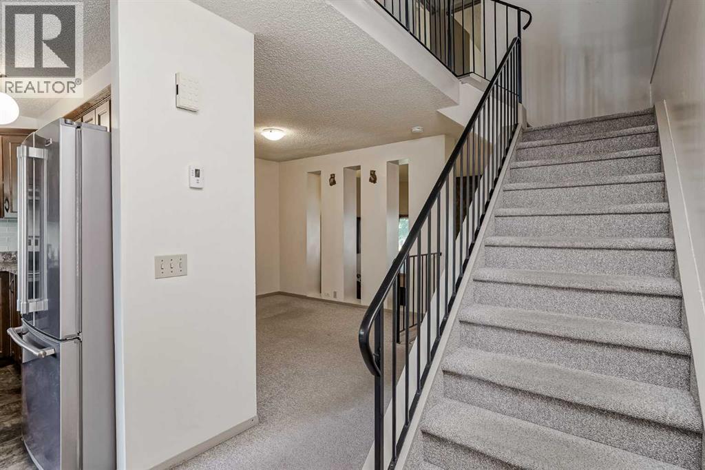 Photo 18 of 25 99 Midpark Gardens Se, Calgary AB