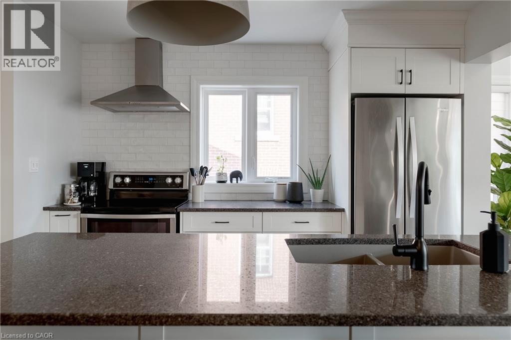 Photo 10 of 20 Mountain Park Avenue, Hamilton ON