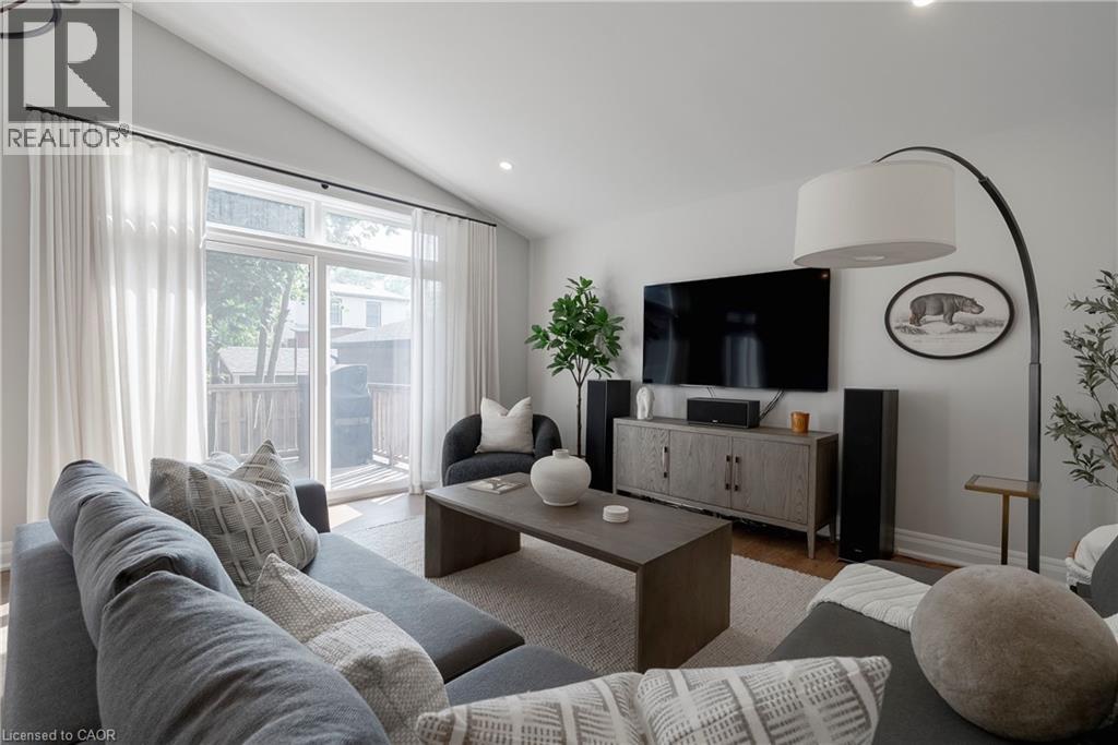 Photo 21 of 20 Mountain Park Avenue, Hamilton ON