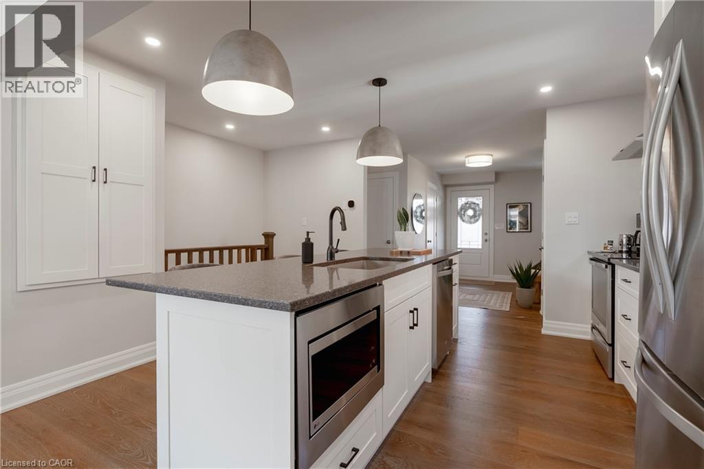 Photo 15 of 20 Mountain Park Avenue, Hamilton ON