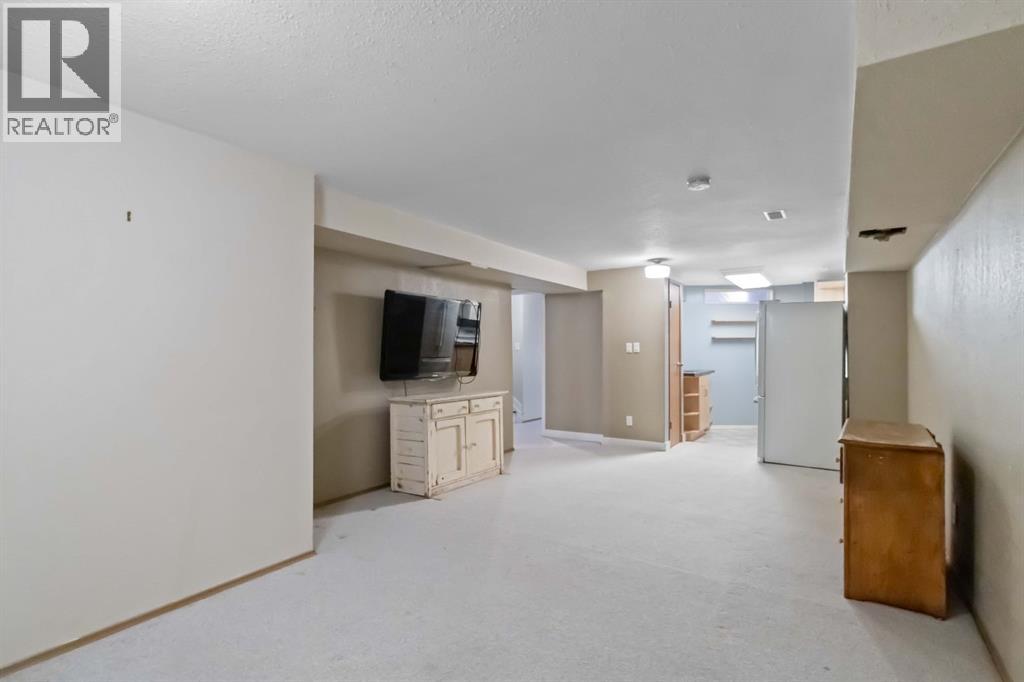 Photo 23 of 106 Hilltop Crescent, Fort Mcmurray AB