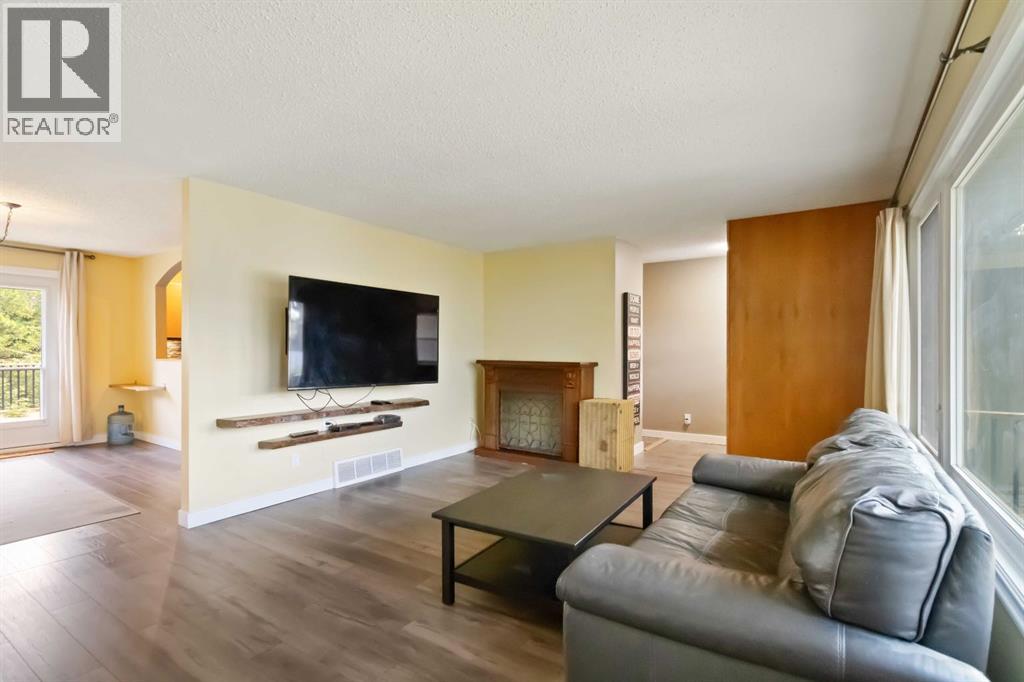 Photo 5 of 106 Hilltop Crescent, Fort Mcmurray AB