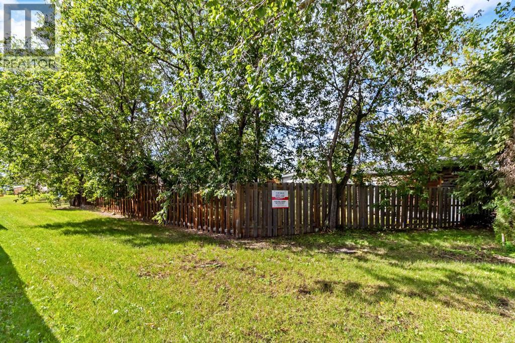 Photo 38 of 106 Hilltop Crescent, Fort Mcmurray AB