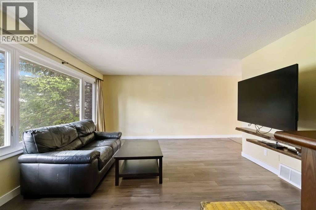 Photo 4 of 106 Hilltop Crescent, Fort Mcmurray AB
