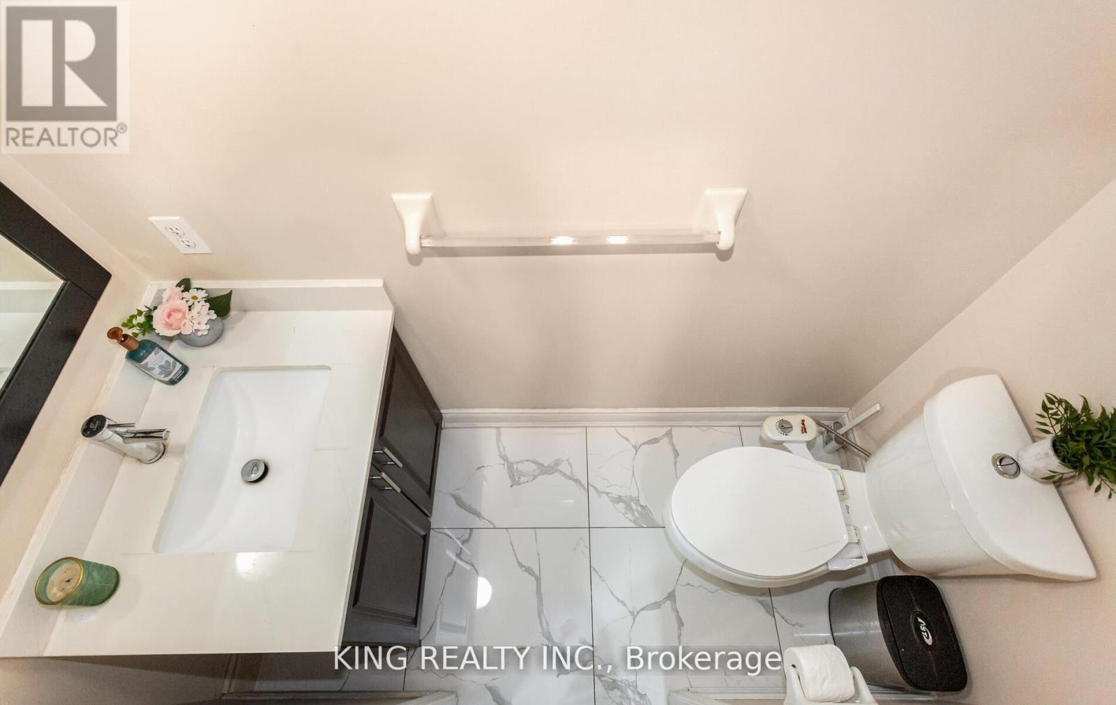 Photo 10 of 161 Tiller Trail, Brampton ON