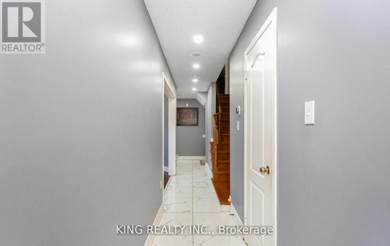 Photo 11 of 161 Tiller Trail, Brampton ON