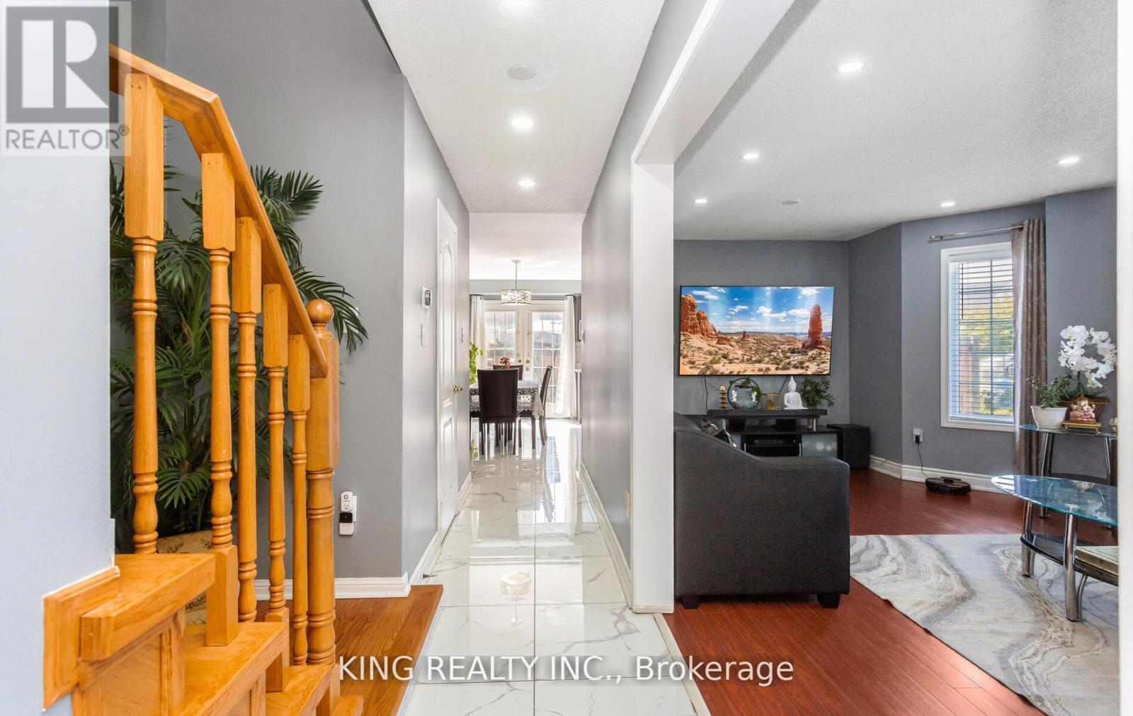 Photo 5 of 161 Tiller Trail, Brampton ON