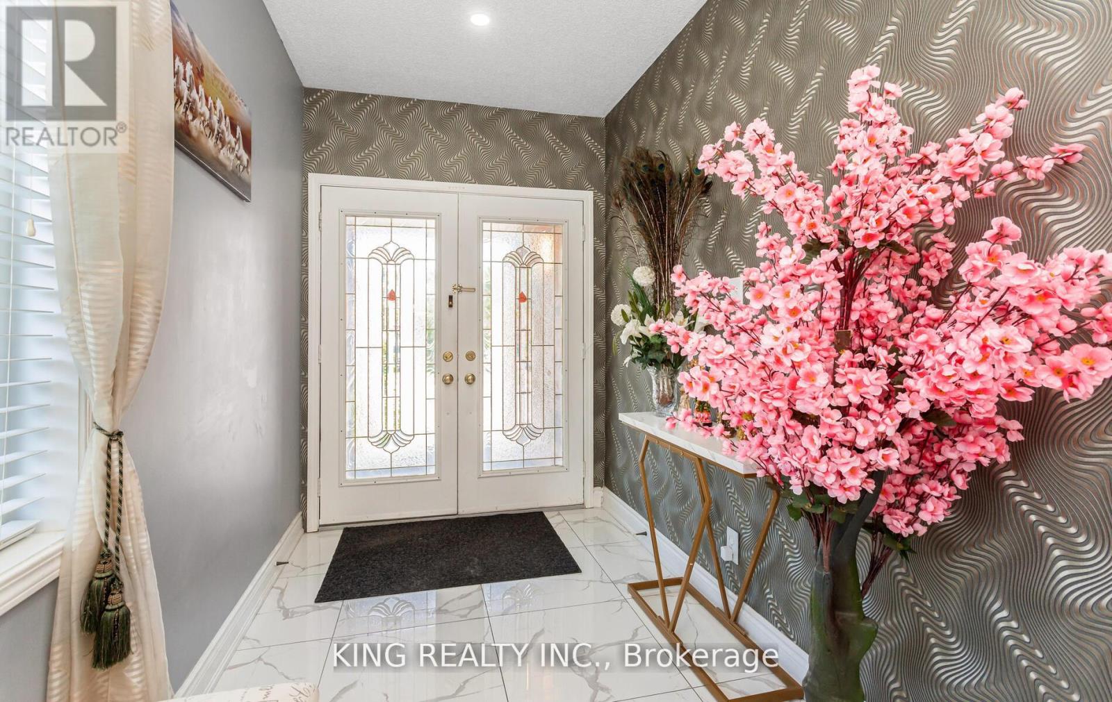 Photo 7 of 161 Tiller Trail, Brampton ON