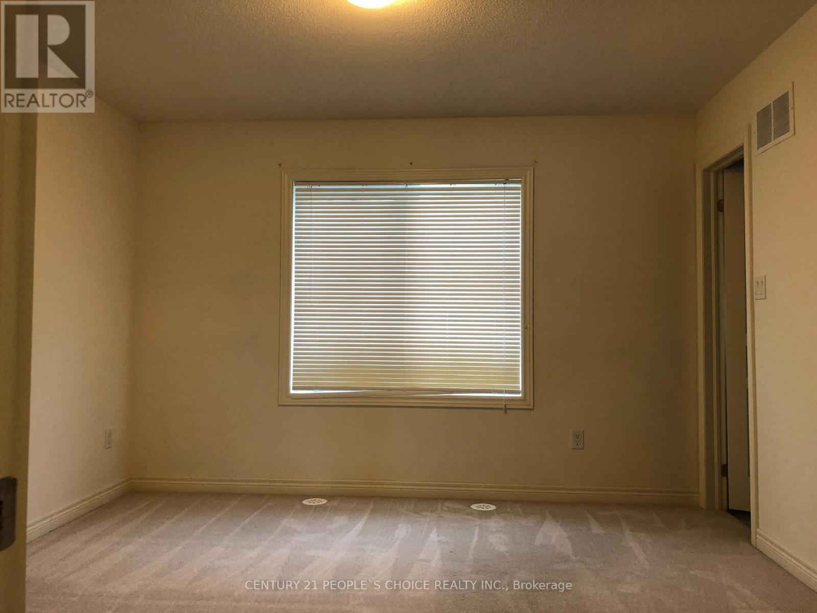 Photo 10 of 4 Cedarland Road, Brampton ON