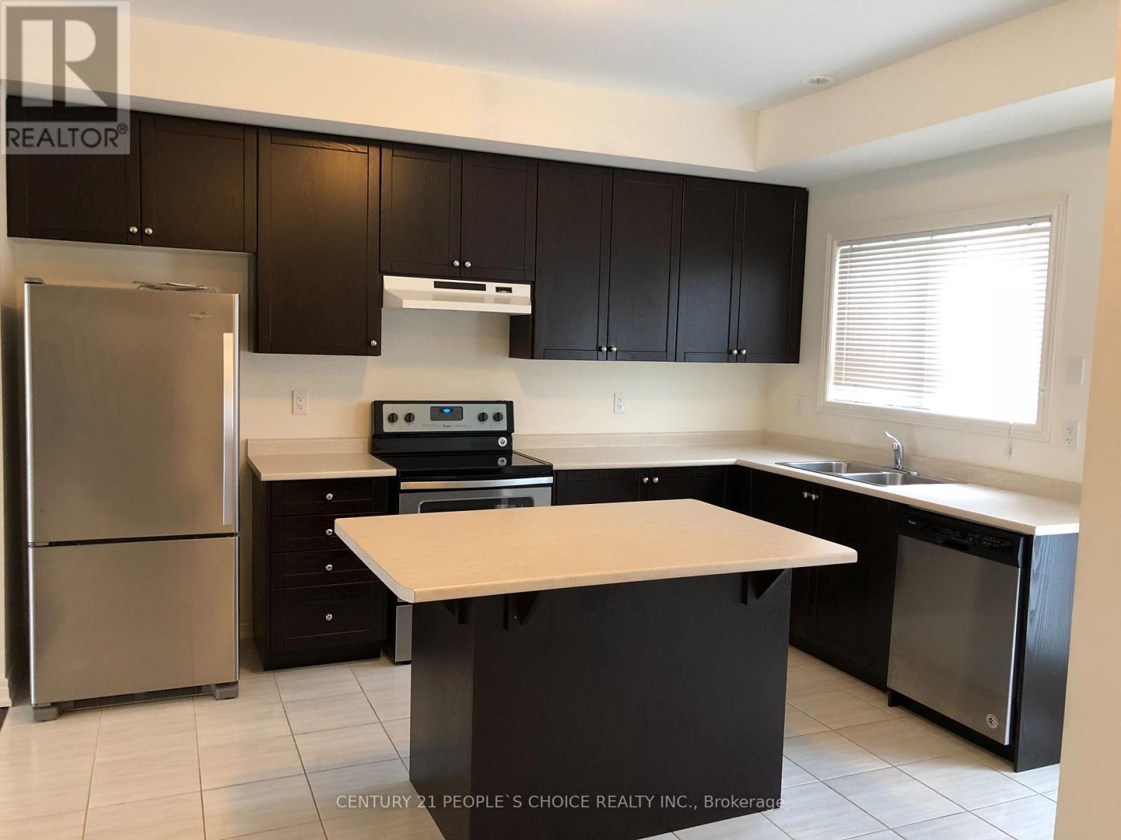 Photo 8 of 4 Cedarland Road, Brampton ON