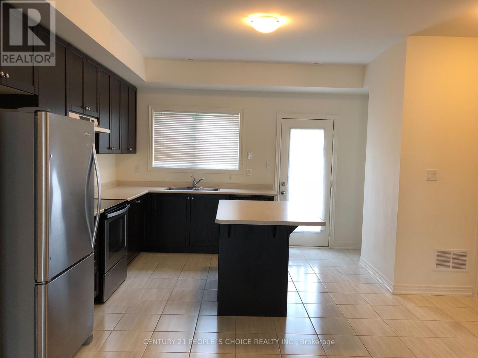 Photo 9 of 4 Cedarland Road, Brampton ON
