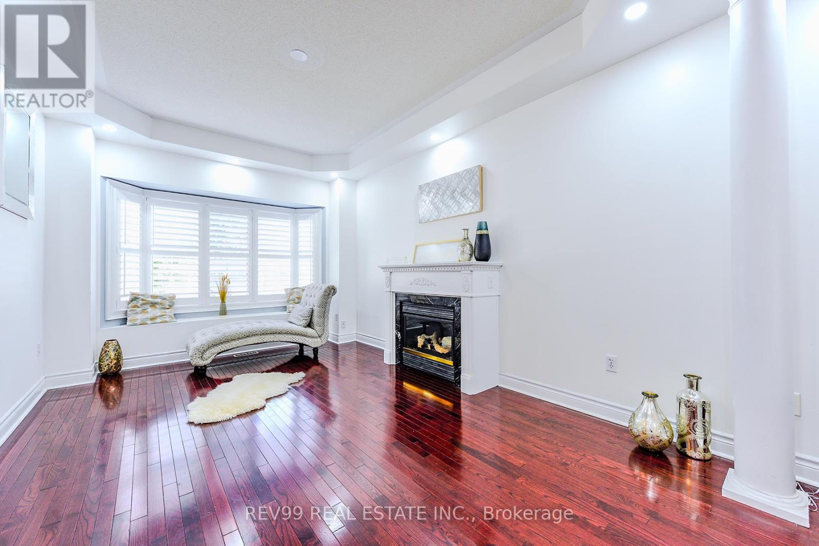 Photo 12 of 39 Bonistel Crescent, Brampton ON