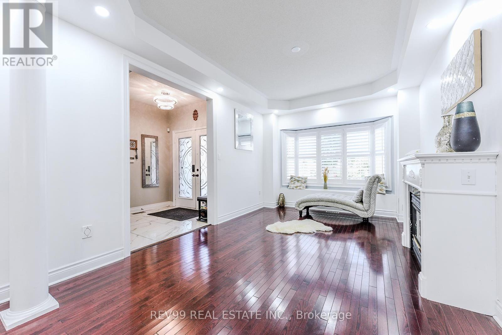 Photo 13 of 39 Bonistel Crescent, Brampton ON