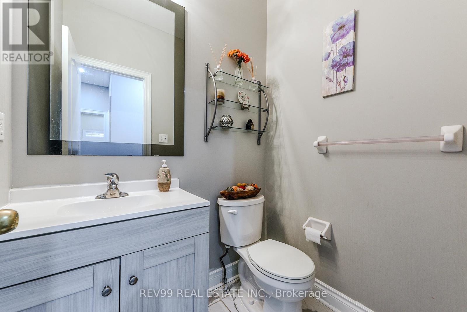 Photo 18 of 39 Bonistel Crescent, Brampton ON