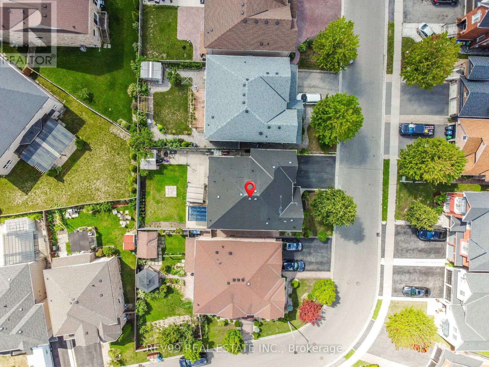 Photo 2 of 39 Bonistel Crescent, Brampton ON