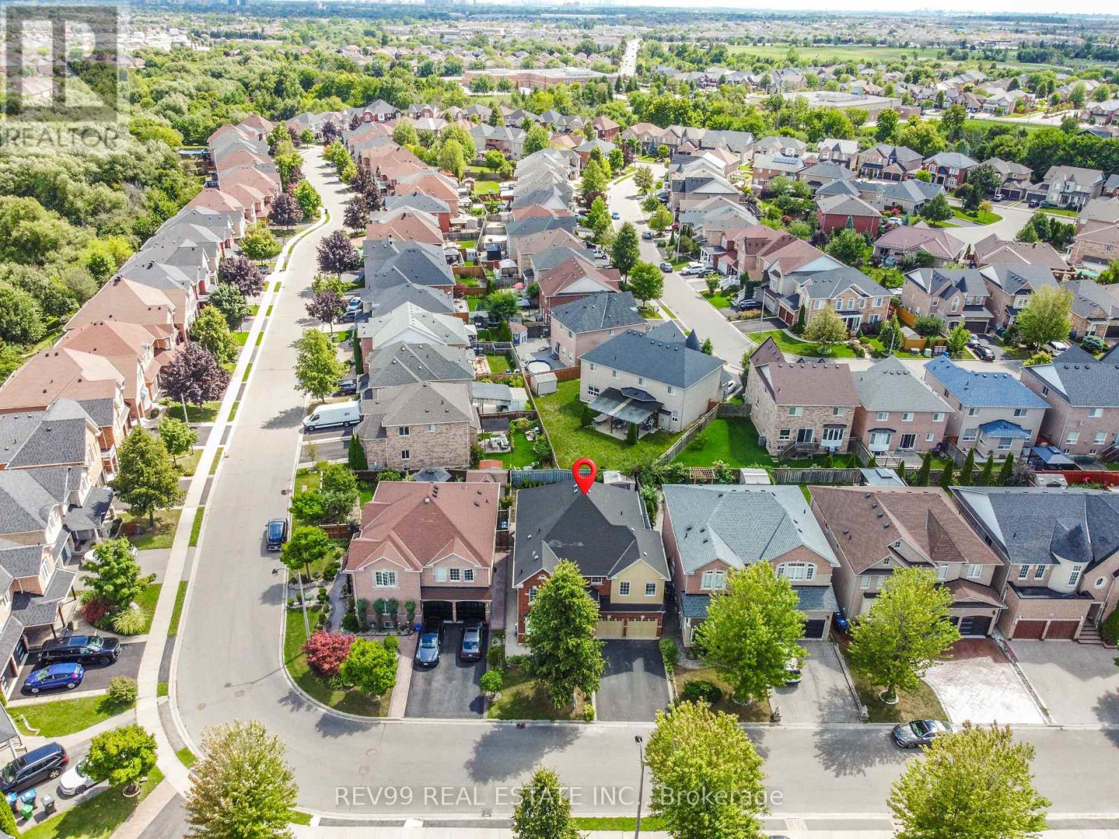 Photo 4 of 39 Bonistel Crescent, Brampton ON