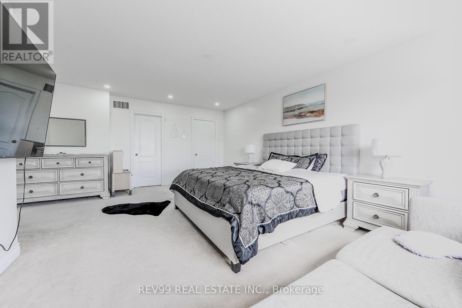 Photo 42 of 39 Bonistel Crescent, Brampton ON