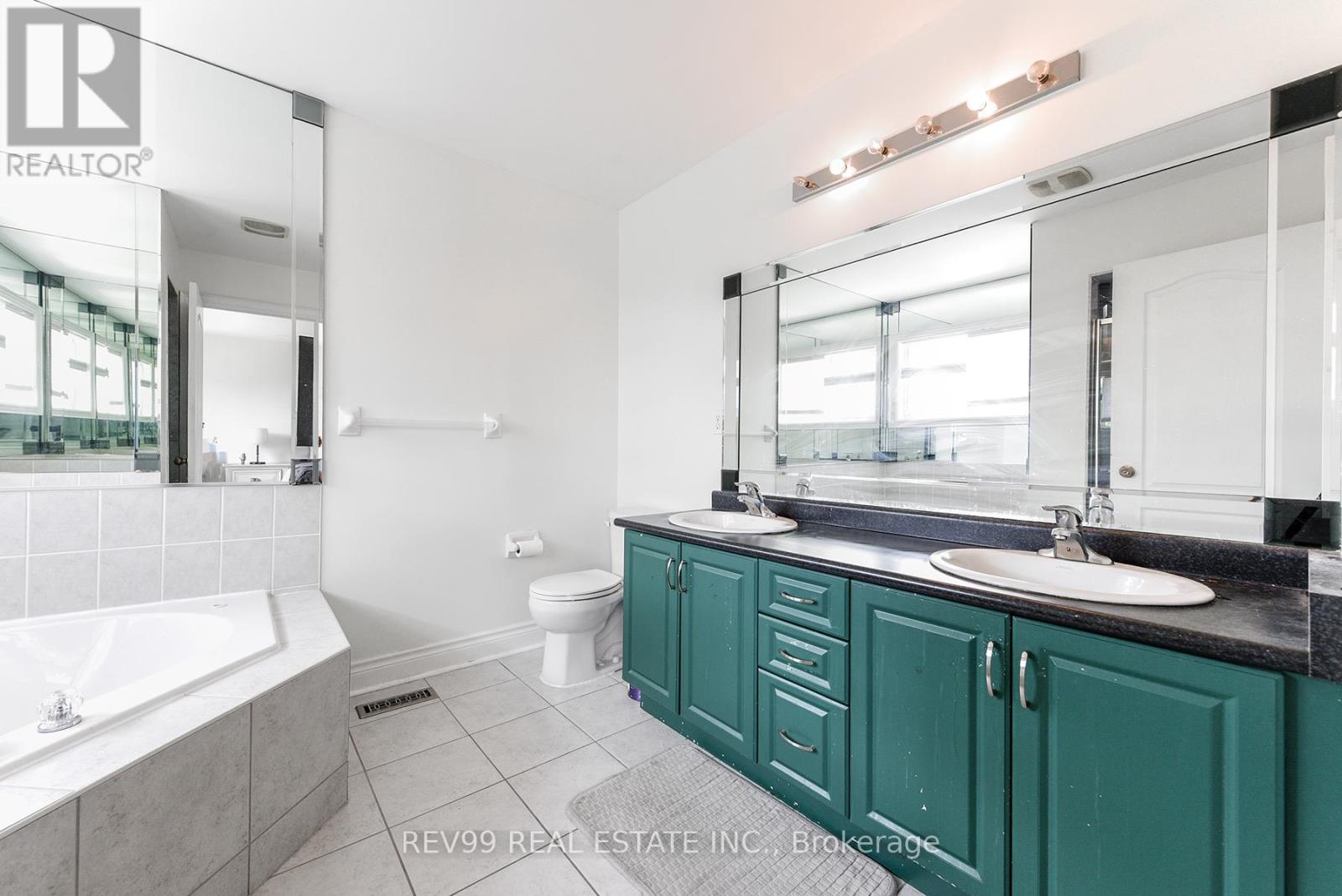 Photo 43 of 39 Bonistel Crescent, Brampton ON