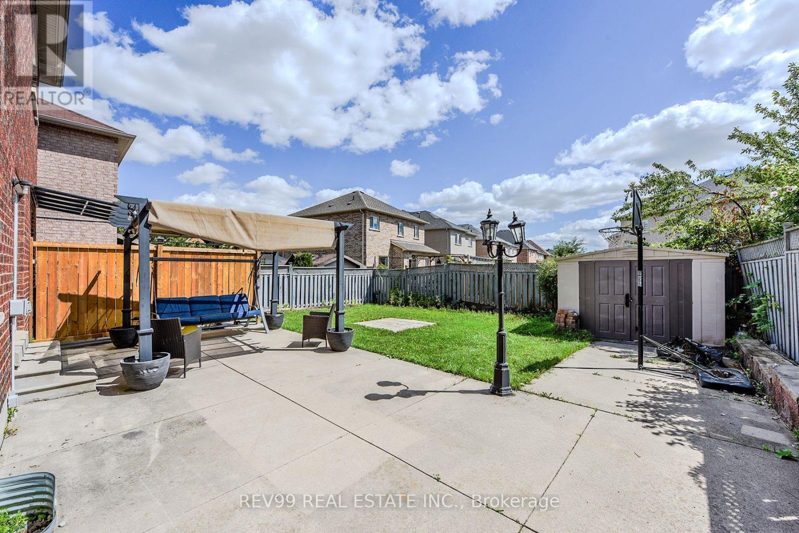 Photo 48 of 39 Bonistel Crescent, Brampton ON