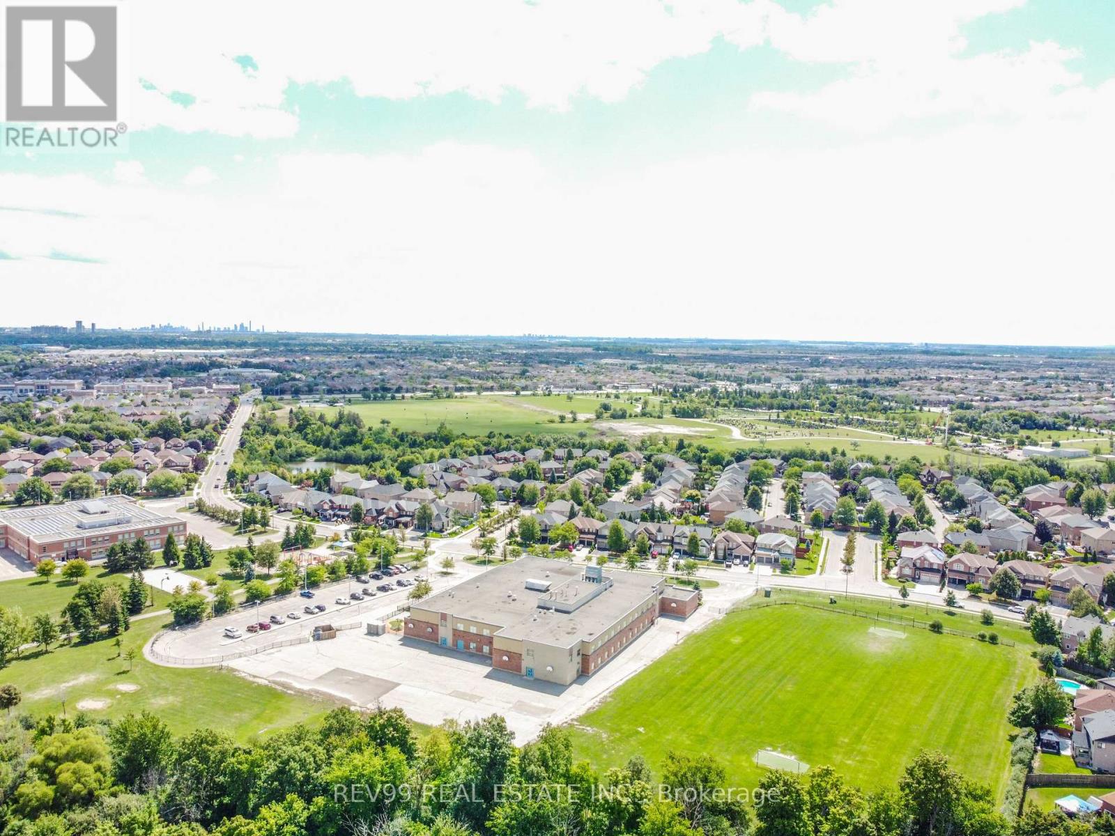 Photo 8 of 39 Bonistel Crescent, Brampton ON