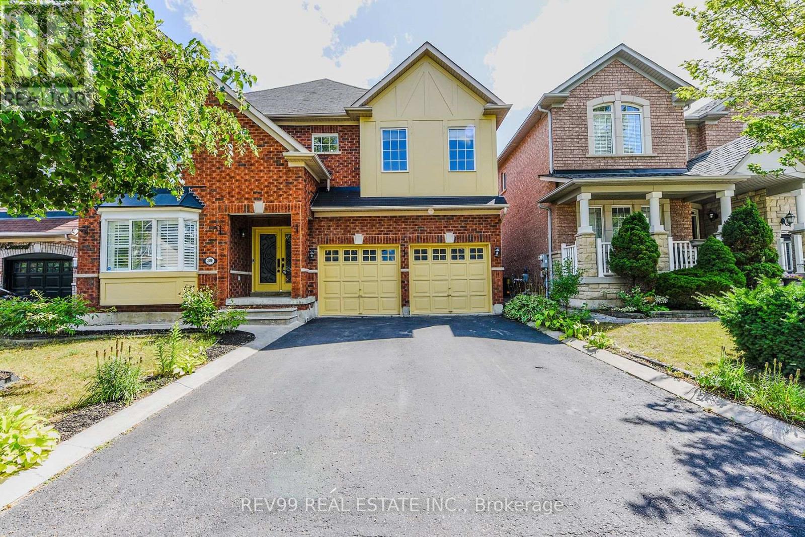 Photo 9 of 39 Bonistel Crescent, Brampton ON