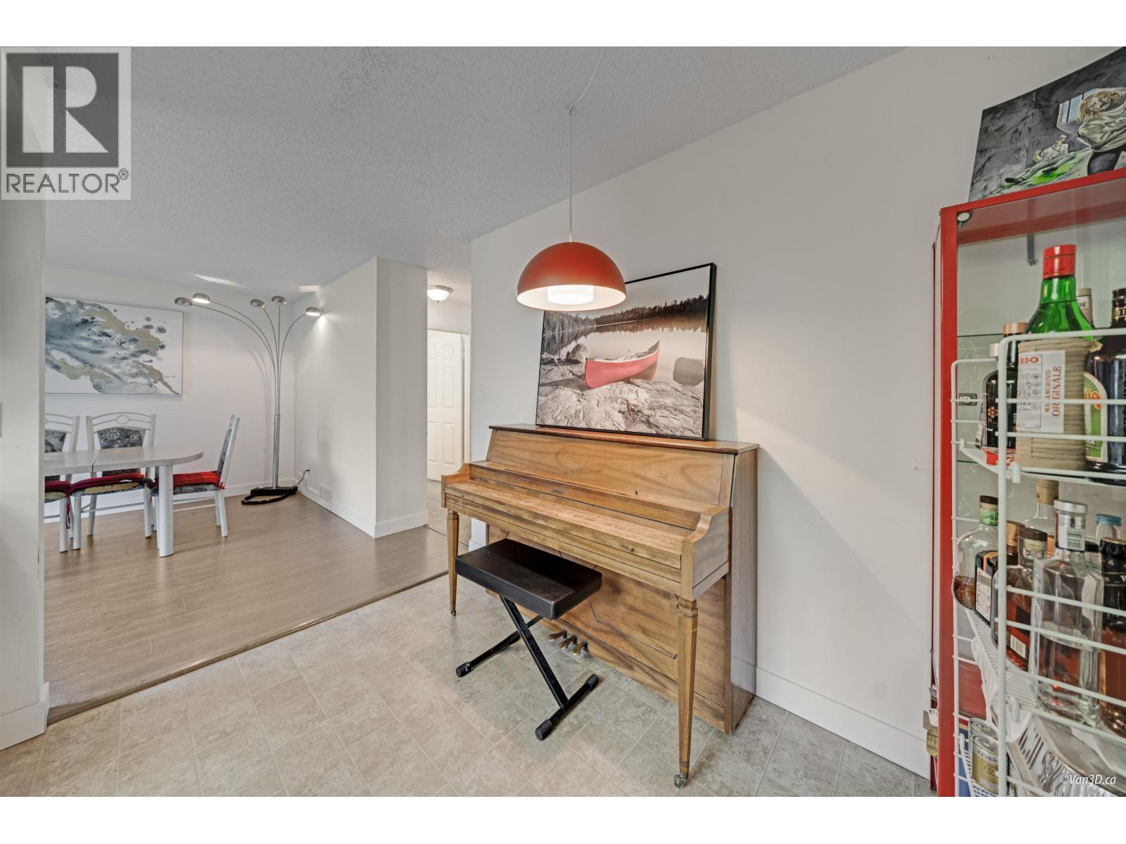 6220 LYNAS Lane, Richmond