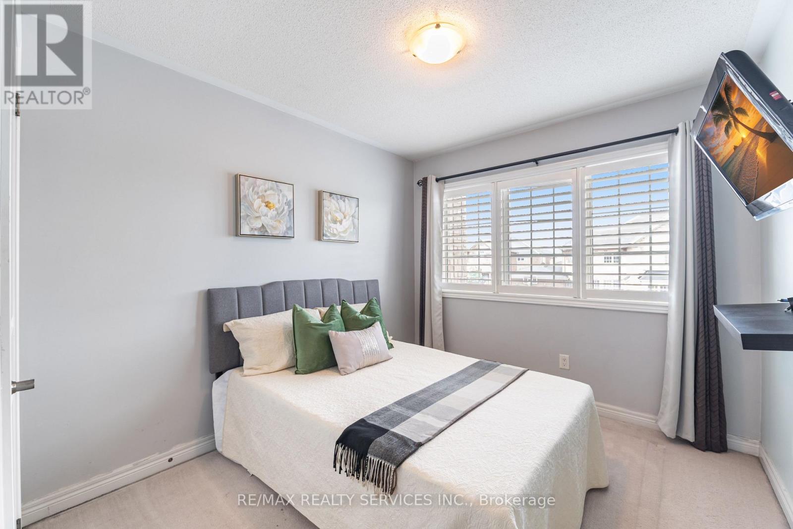 Photo 23 of 12 Seedland Crescent, Brampton ON
