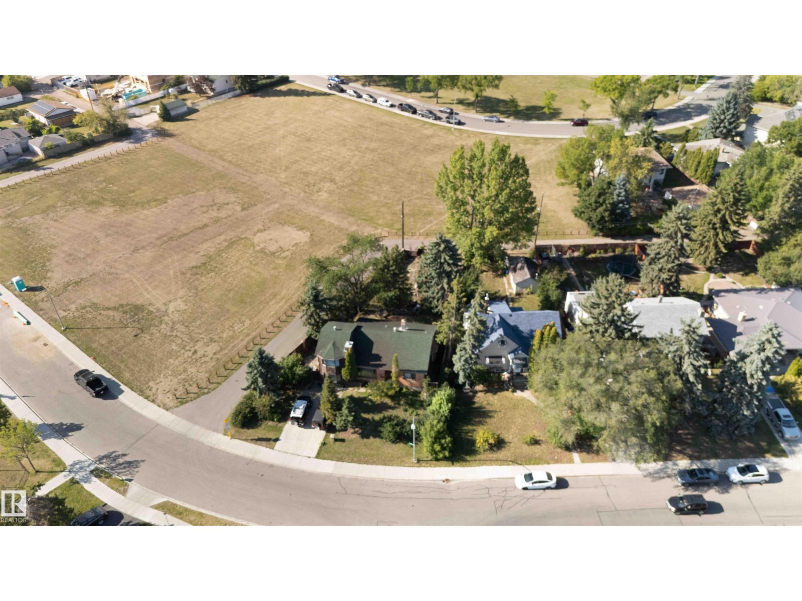 Photo 16 of 11026 110 Av Nw, Edmonton AB