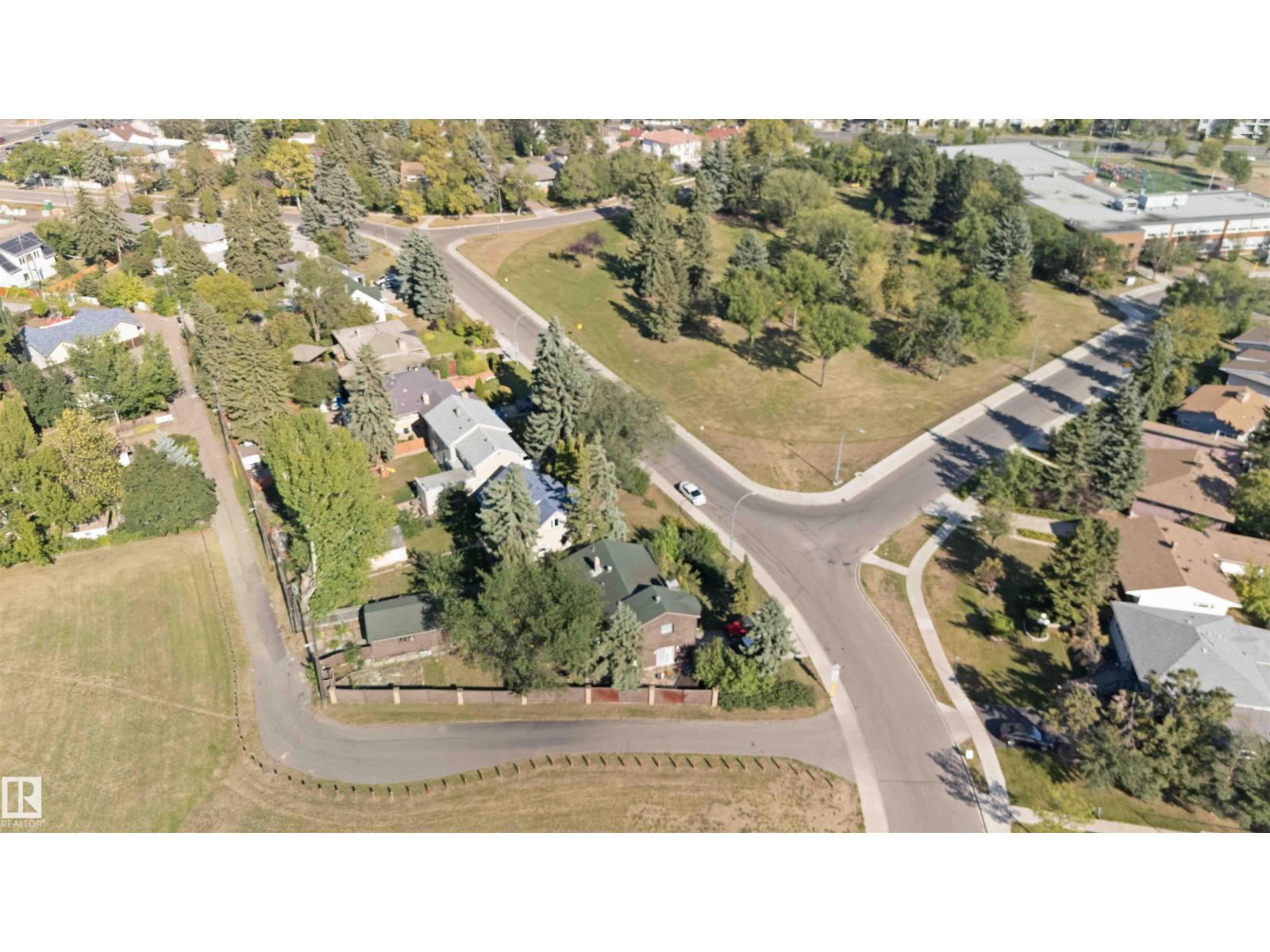 Photo 17 of 11026 110 Av Nw, Edmonton AB